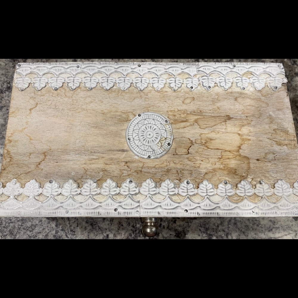 Distressed decor box